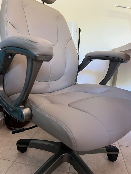 Cadeira escritório com apoio de cabeça