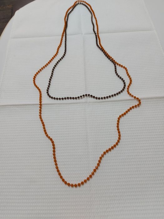 2 Colares finos, Laranja e Castanho.