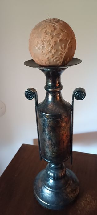 Peça decorativa de metal