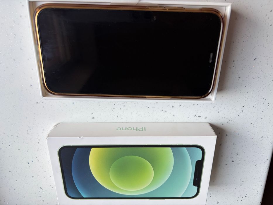 Продам телефон iPhone 12