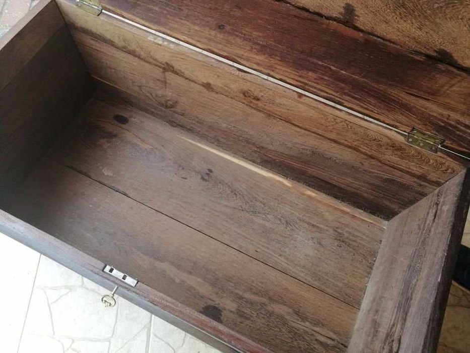 Móvel - Antiga Arca / Mala / Baú em talha madeira maciça sucupira