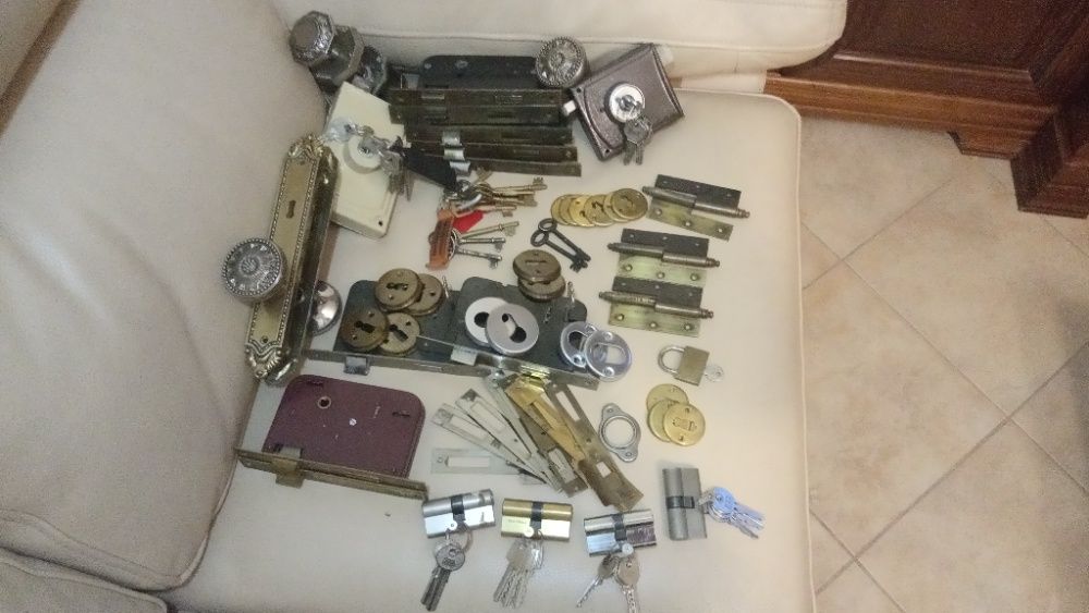 Ferragens + Fechaduras