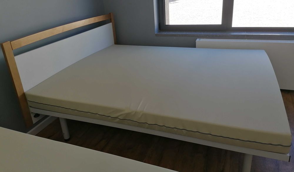 Cama de casal com colchão