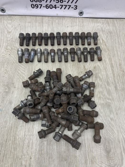 Болти колісні колесні Audi Volkswagen Skoda VAG шпильки