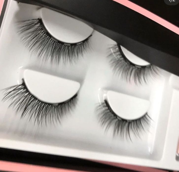 Pinceis de maquilhagem + bolsa e pestanas postiças