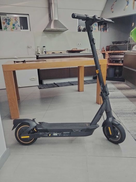 Trotinete Elétrica Segway Ninebox Max G2 - Como Nova