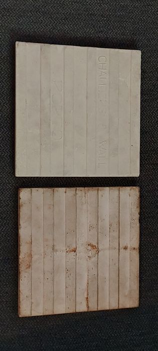 Azulejos antigos ,  da F.Sacavém e outro assinado