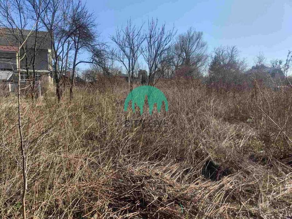 Терміново продам земельну ділянку біля міського озера(60)