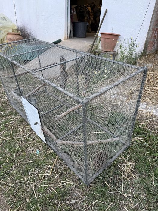 Gaiola grande feita tradicionalmente