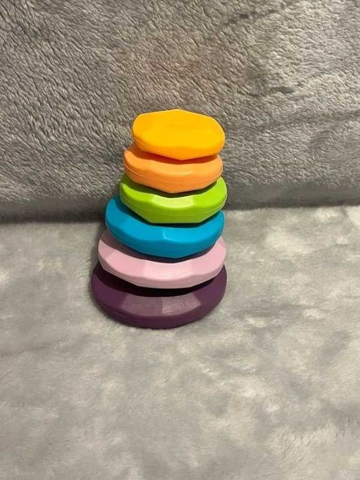 Piramidka z miękkich klocków dla maluszka