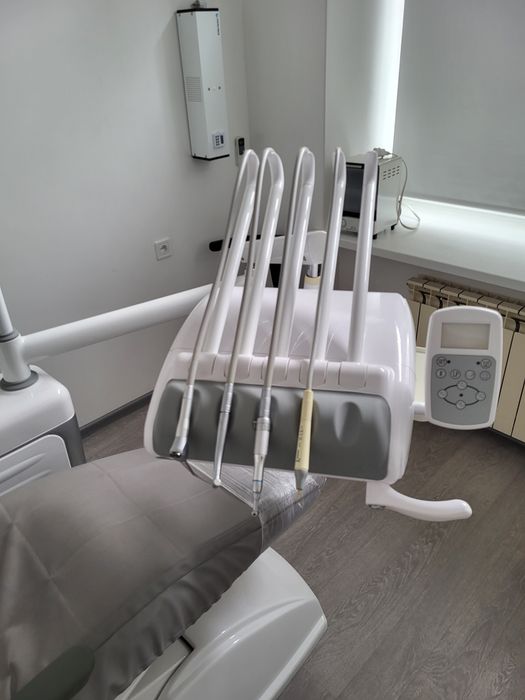 Стоматологічна установка Ajax AJ12 2015 року