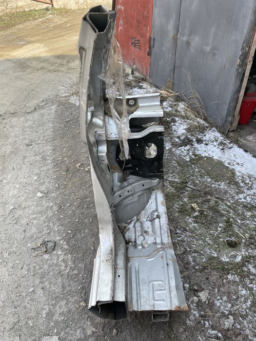 Четверть mitsubishi colt стакан брус телевизор