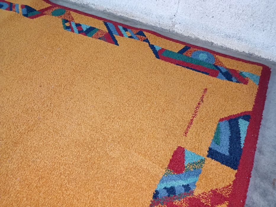 Belíssima carpete em exemplar estado de conservação, medidas: 175/117c