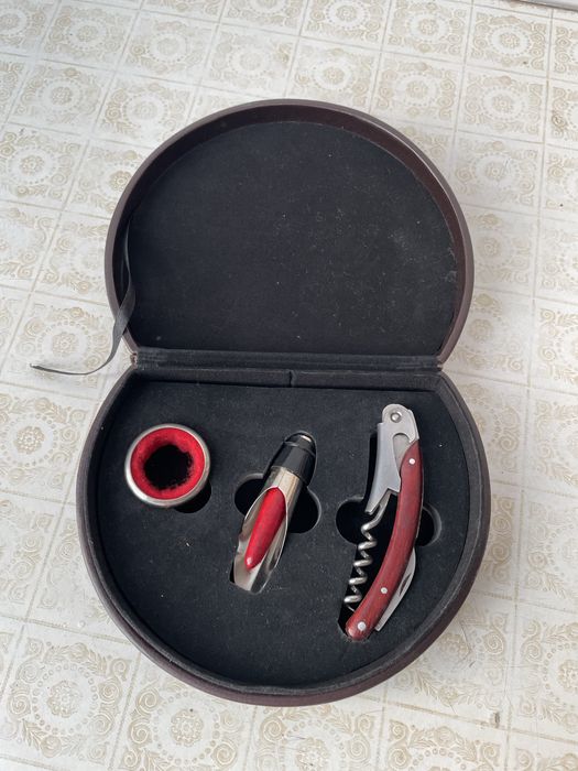 Набір для вина.