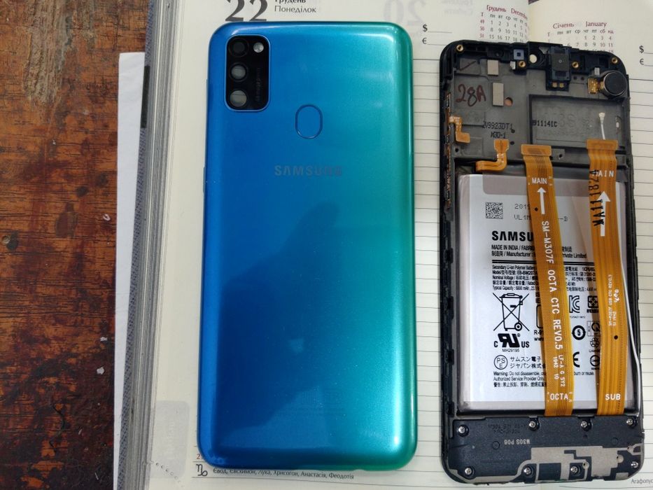 Запчасти Samsung M30S.