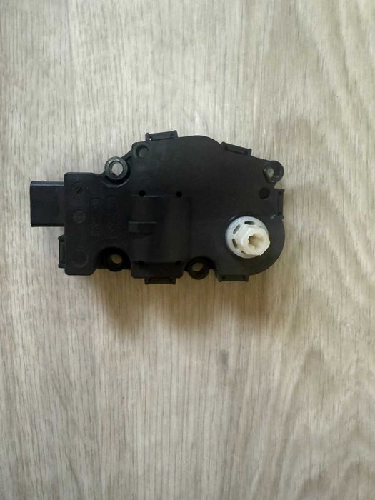 Мотор моторчик заслонки рециркуляции воздуха Audi Q5 8R A4 B8 A5 8T кю