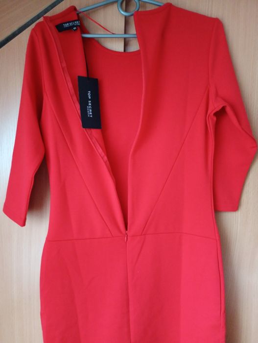 Sukienka midi czerwona z dzianiny r.36-38"Top Secret" nowa.