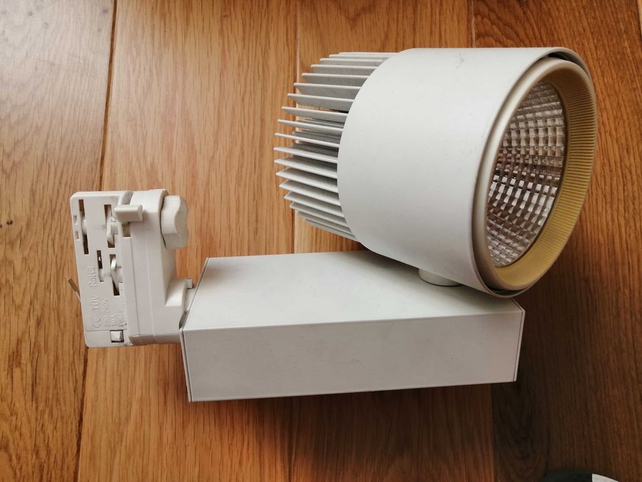 Oprawy oświetleniowe LED do sklepu