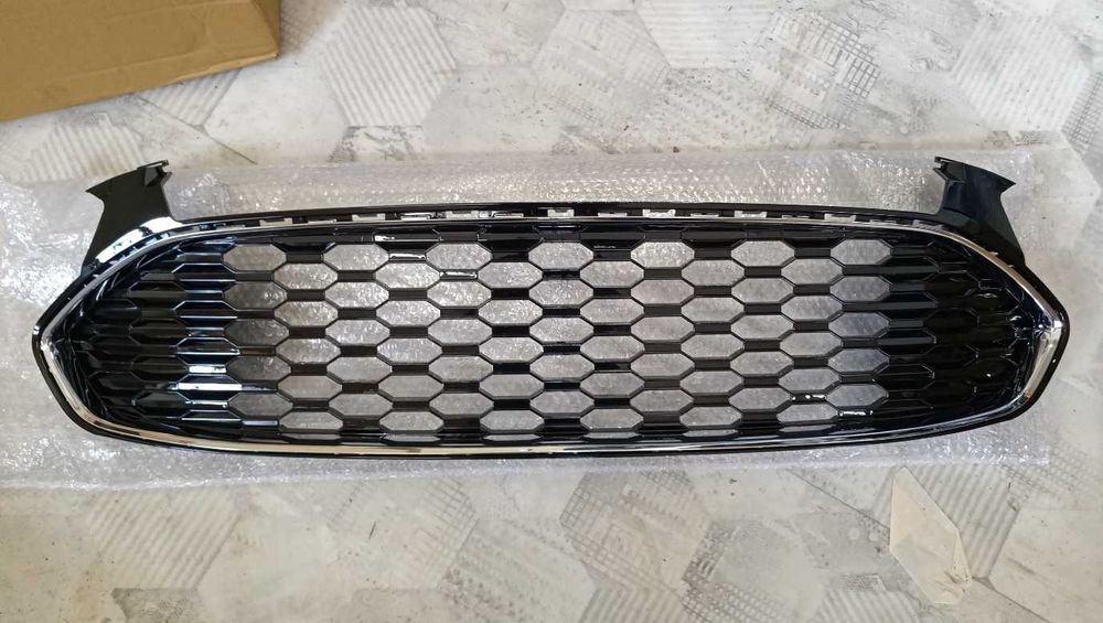 Решетка радиатора Ford Fusion 2012-2017 Sport решётка соты Фюжен США