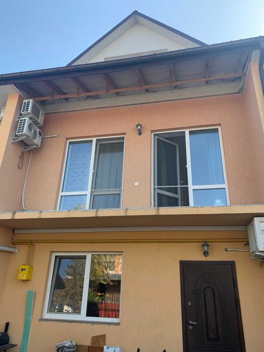 Продам котедж з бомбосховищем в Континенті, біля Львова. Без комісії.