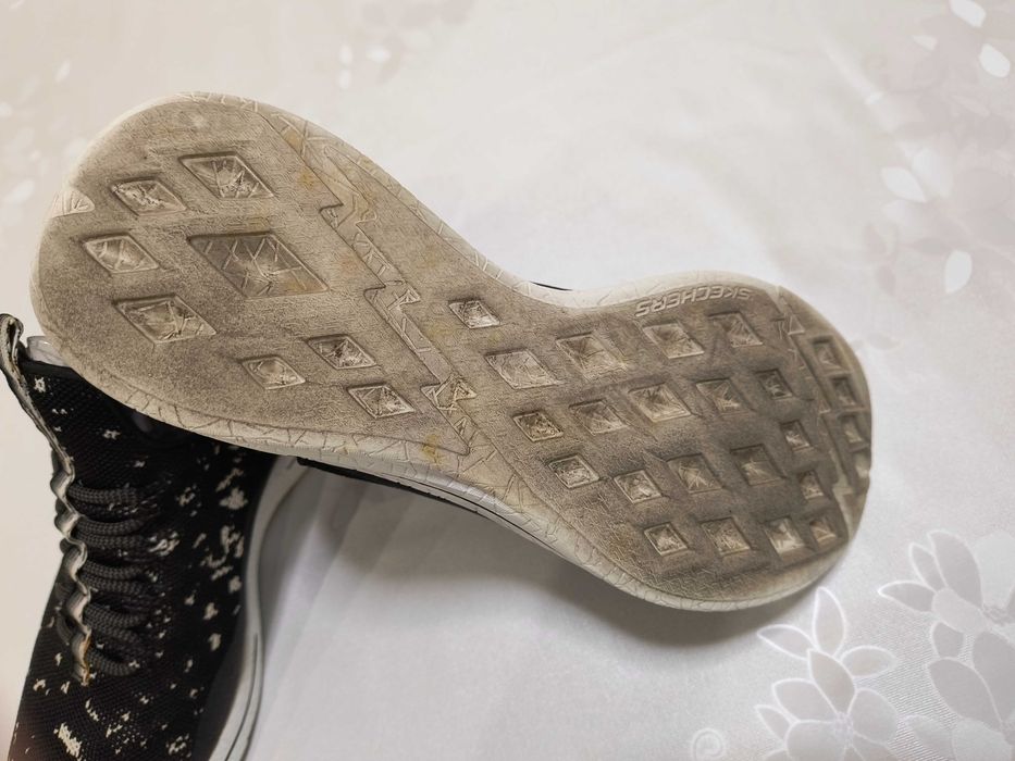 Кроссовки Skechers Burst 37 р, как новые.