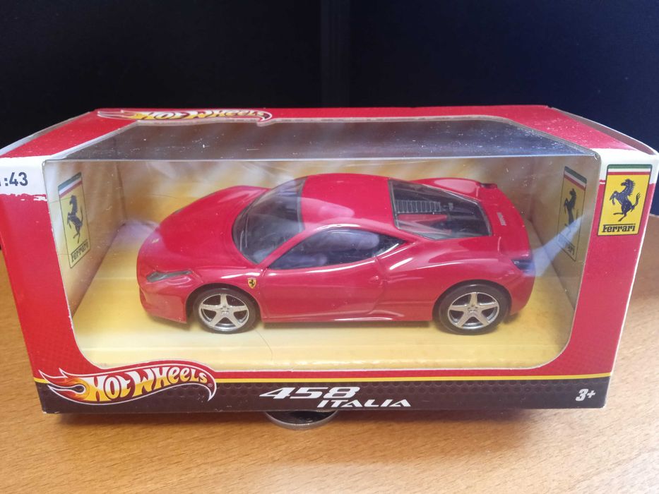1:43 HOTWHEELS Ferrari 458 ITALIA