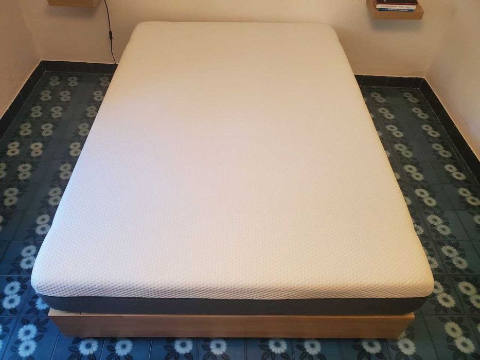 Cama IKEA 140x200 com 4 gavetas + colchão Emma Original - excelente estado