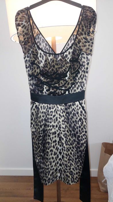 5 vestidos (incluindo 1 Guess by Marciano e 1 Adolfo Dominguez) por 35€
