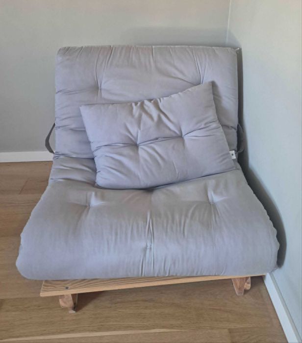 Futon wraz ze stelażem i poduchą