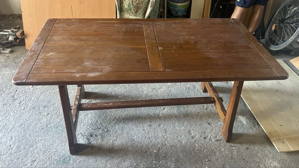 Mesa de Jantar em Madeira – Grande e Resistente