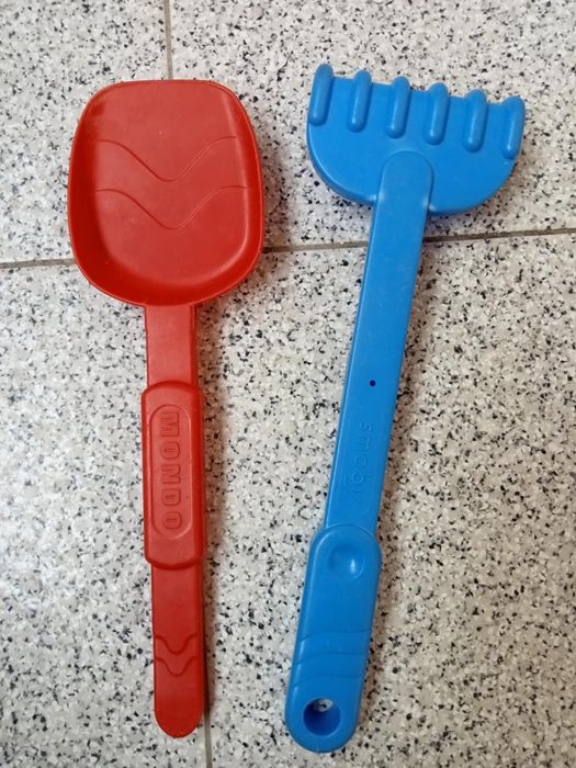 Brinquedos de praia variados