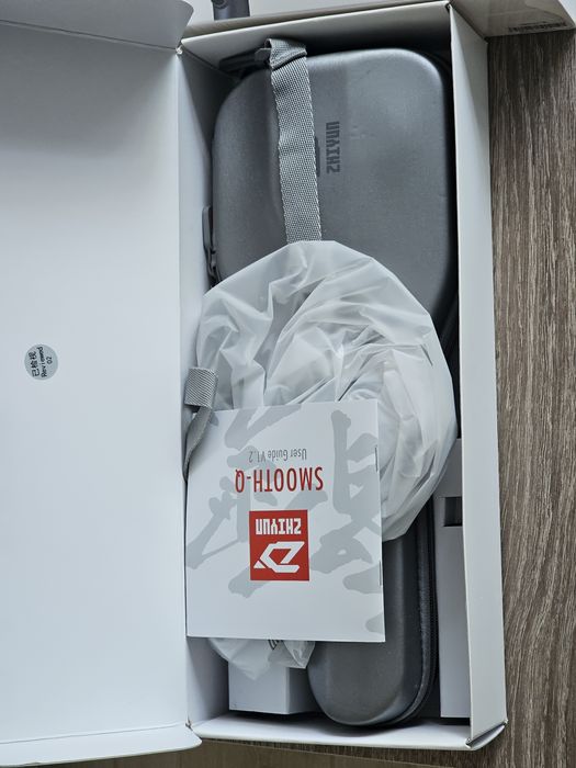 Zhiyun Smooth Q — тиосьовий електронний стабілізатор для смартфонів