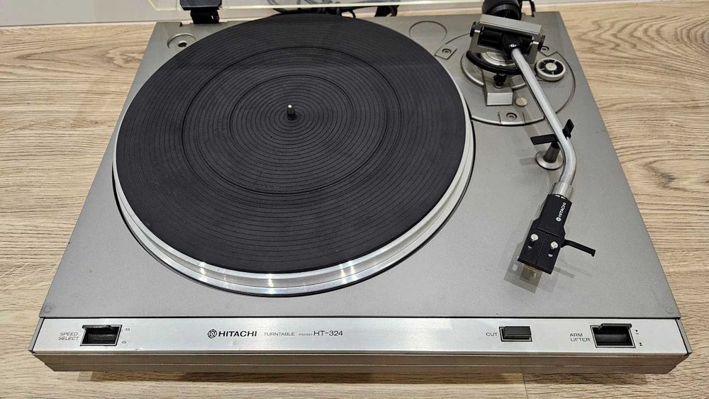 Gramofon Hitachi HT-324
