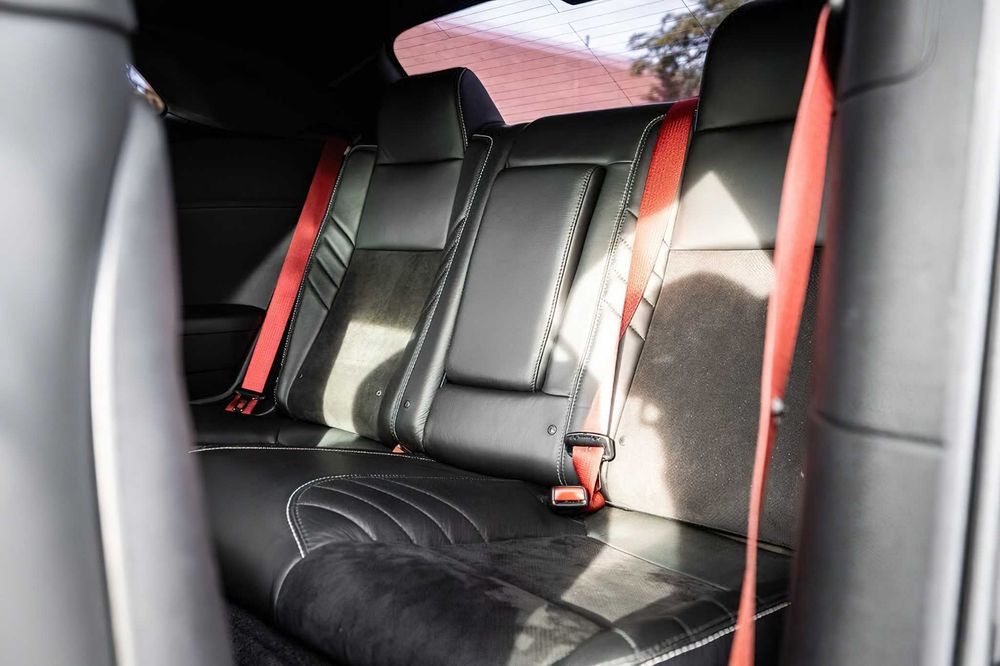 Dodge Challenger SRT Hellcat      2017