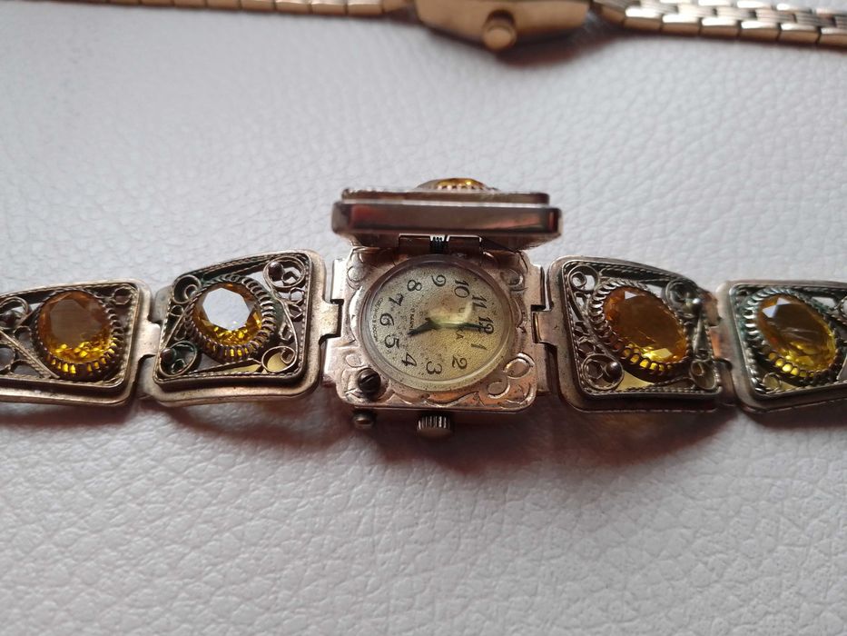 часы женские наручные производства ссср.