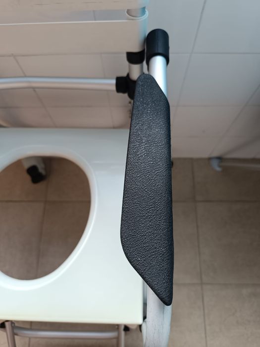 Cadeira Sanitária com rodas
