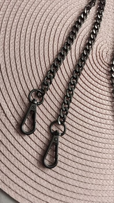 Łańcuch, metalowy pasek do torebki.