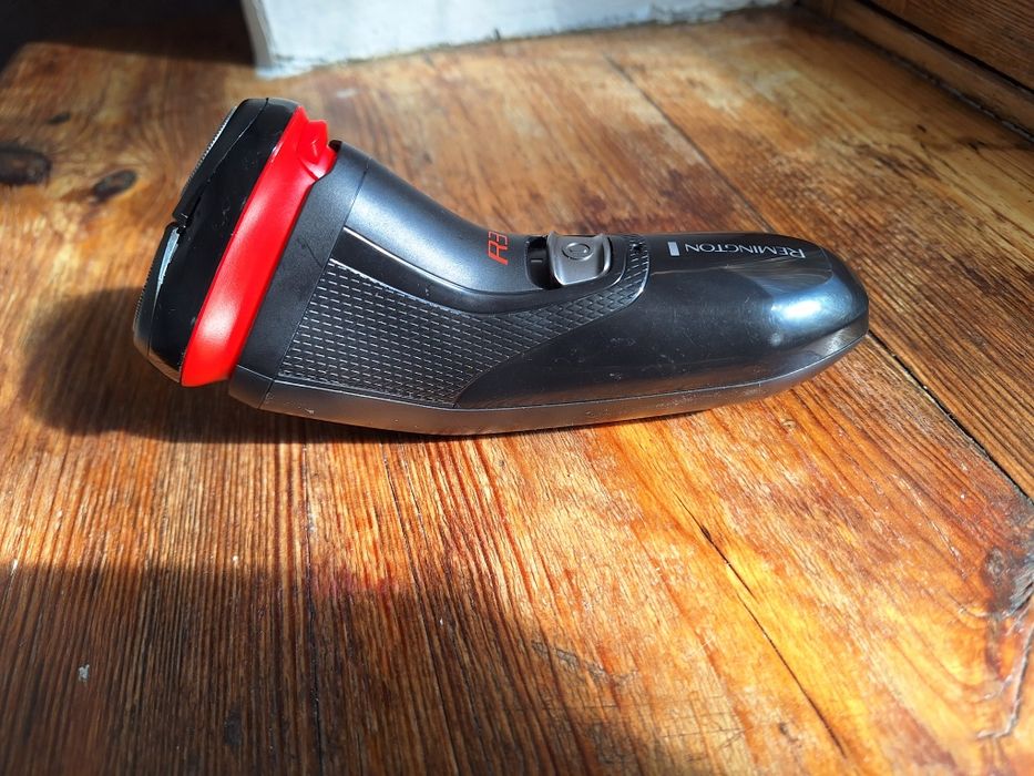 Електробритва Remington R3