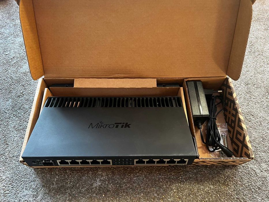 MikroTik RB4011iGS+RM