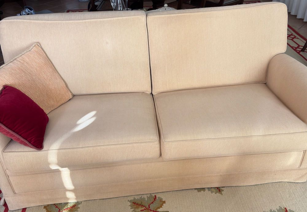 Vendo sacadas, portas e sofás. Tudo individual