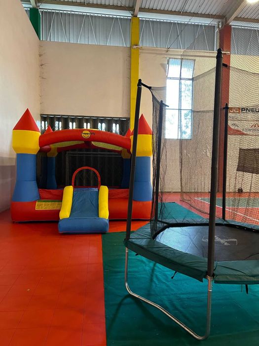 Insuflável e Trampolim