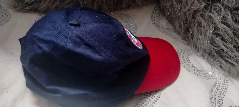 Nowa czapka z daszkiem Bayern Monachium
