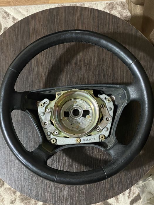 Руль Мерседес W124,126,210 дорест
