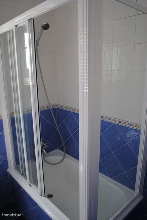 Apartamento T2 com terraço em Linda-a-Velha