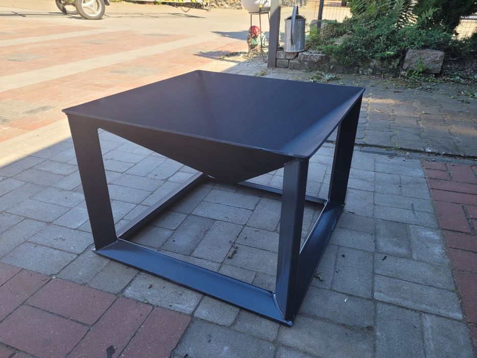 Masywne paleniska stalowe.