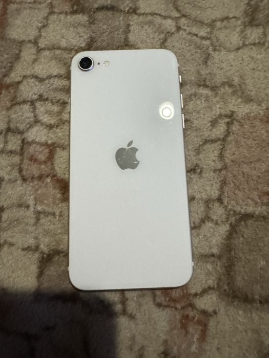Продам iphone se2