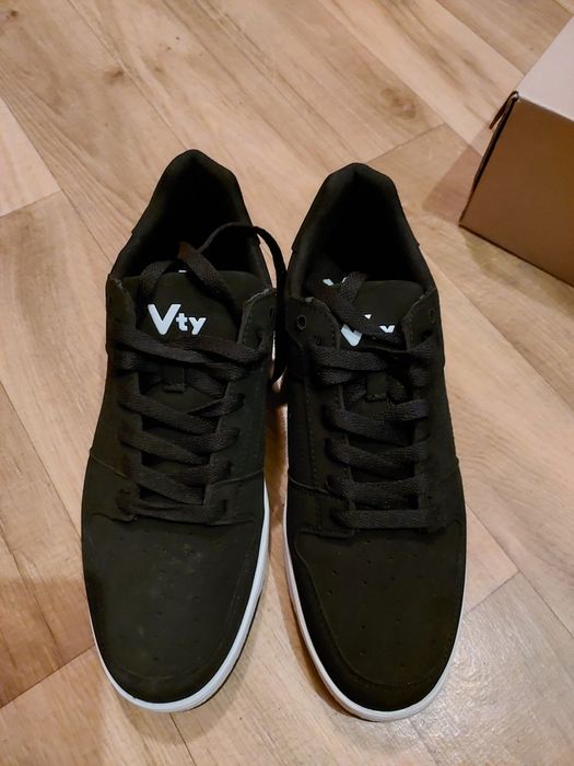 Czarne półbuty -adidasy