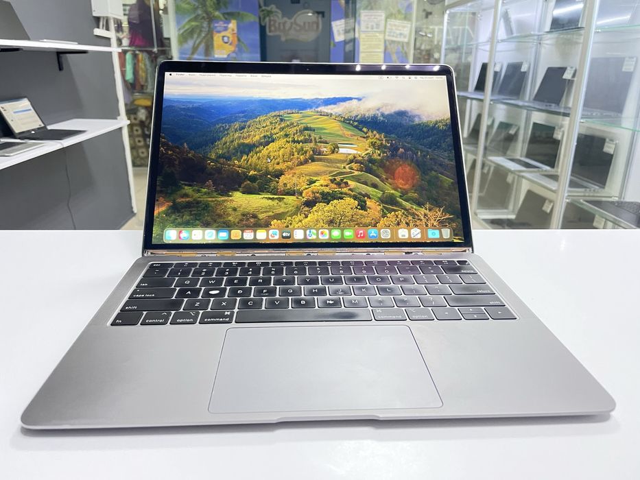 Apple A1932 MacBook Air i5-8210Y 16GB DDR3 250GB SSD