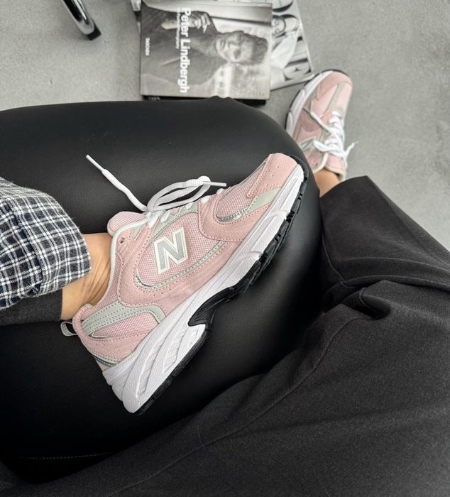 Жіночі рожеві кросівки New Balance