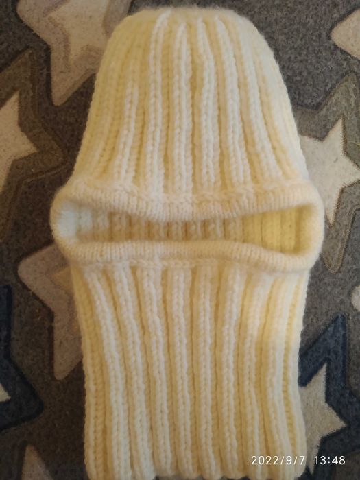 Балаклава женская осень-зима молочного цвета